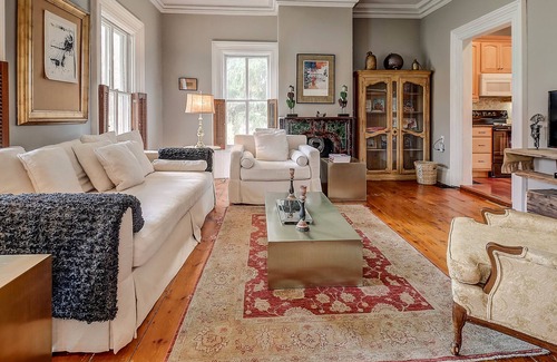 Warwick House | A One Eyed Horse farm - Historic house and ANIMAL SANCTUARY