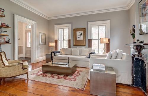 Warwick House | A One Eyed Horse farm - Historic house and ANIMAL SANCTUARY