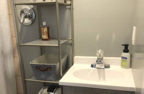 Walnut Shade Apartment | A part of nature, surrounded by farm animals, 12 minutes from Branson.