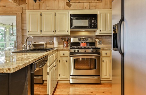 Walnut Mountain Cabin | A Peach Of A View | Ellijay Ga