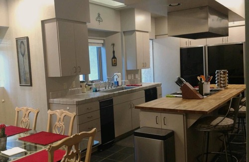 Shenandoah Valley House | A Pet-Friendly Oasis surrounded by wineries with a Pool, Jacuzzi, and Sauna.