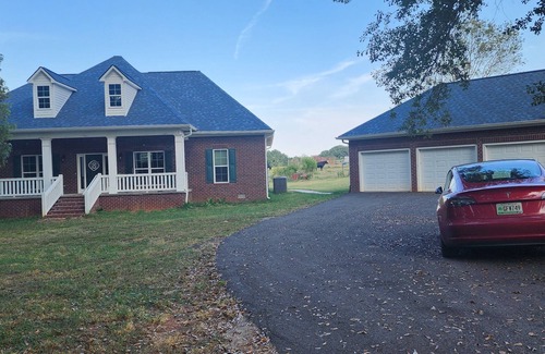 Maysville House | A picturesque getaway in a peaceful countryside lake setting.