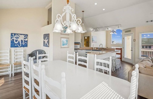 Ocean Sands House | A Place In The Sun - 🏖️Oceanside 5 BR Home w/Pool & Hot Tub - Dogs Allowed-🏖️