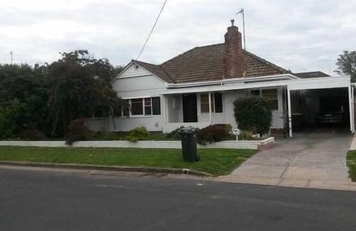 Newington Cottage | A Place To Stay - The Stables @ Smith St