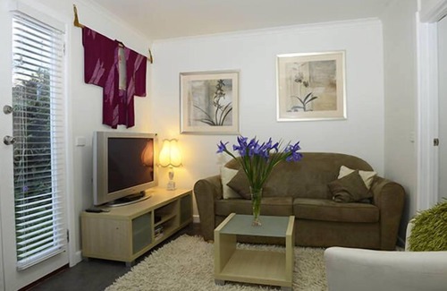 Newington Cottage | A Place To Stay - The Stables @ Smith St