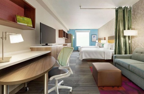 Southwest Colorado Springs Hotel | A Place to Unwind, Unplug, and Recharge! 2 Spacious Units, Indoor Pool!
