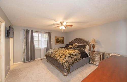 River Mountain House | A Pleasant Home for Your Living Pleasure