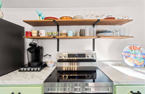 Crystal River House | A Pop of Color! House in wonderful Crystal River - King Bed-Manatees - Wifi & AC