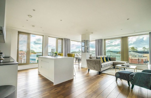 York Apartment | A premium stay that sleeps 4 guests in 2 bedrooms