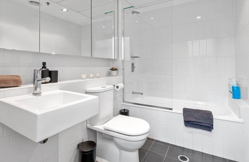 Teneriffe Apartment | A Private Affair ~ 2Bed/2Bath/1Car ~ Teneriffe