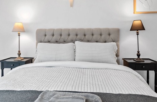 Teneriffe Apartment | A Private Affair ~ 2Bed/2Bath/1Car ~ Teneriffe