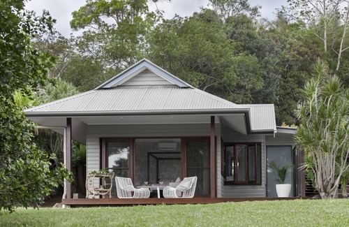 Ewingsdale Villa | A Private Studio Retreat with Hinterland Views