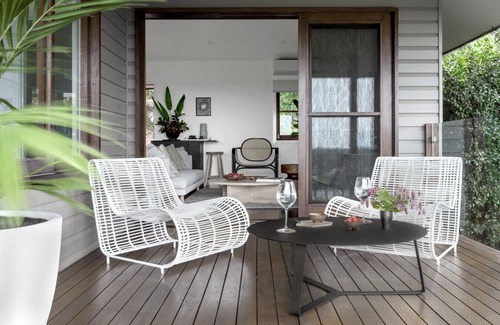 Ewingsdale Villa | A Private Studio Retreat with Hinterland Views