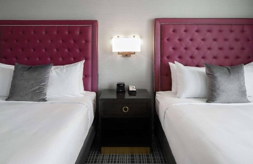 Moline House | A QUAD CITY STAY WITH MISSISSIPPI RIVER VIEWS