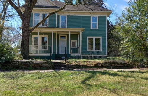 Crellin House | A quiet little town