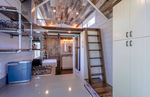 Malibu Apartment | A quiet mountain retreat with a magnificent ocean view