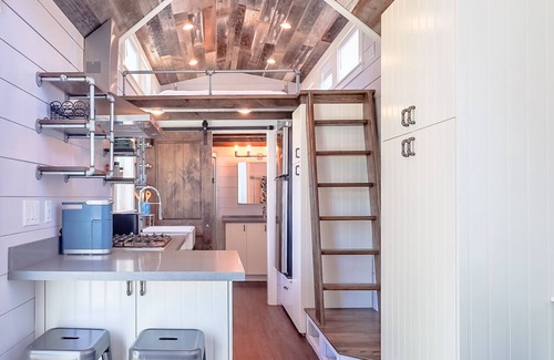 Malibu Apartment | A quiet mountain retreat with a magnificent ocean view