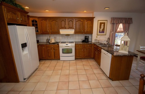 Stroudsburg House | A quiet mountaintop retreat with all the comforts of home!