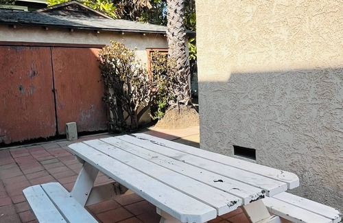 Venice House | A quiet neighborhood and the ultimate in beach life — longer term