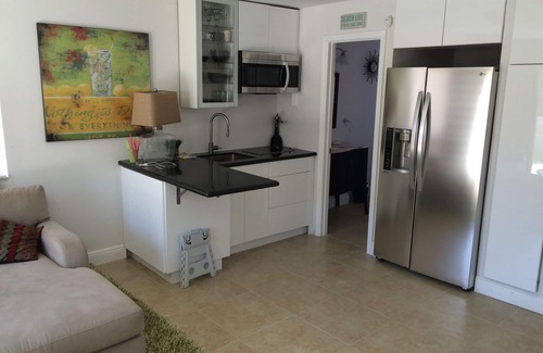 Central Oakland Park Apartment | A Quiet Oasis - Private Studio - Large Saltwater Pool