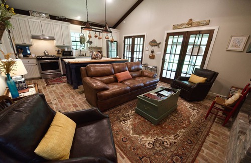 Laurel Cottage | A quiet peaceful getaway that is surrounded by beautiful trees and wild life.