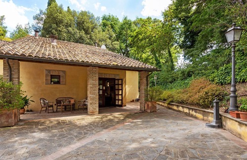 Perugia Apartment | A recently renovated countryhouse.