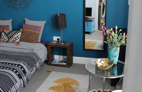 Bradford-on-Avon Apartment | A relaxed, private apartment just a short, pretty walk into the centre of town.