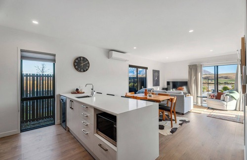 Kawarau Falls House | A Remarkable Retreat - Queenstown Holiday Home