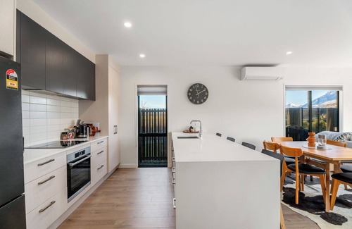 Kawarau Falls House | A Remarkable Retreat - Queenstown Holiday Home