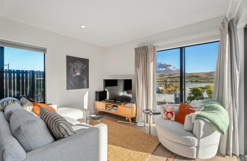 Kawarau Falls House | A Remarkable Retreat - Queenstown Holiday Home