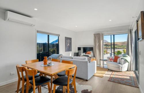 Kawarau Falls House | A Remarkable Retreat - Queenstown Holiday Home
