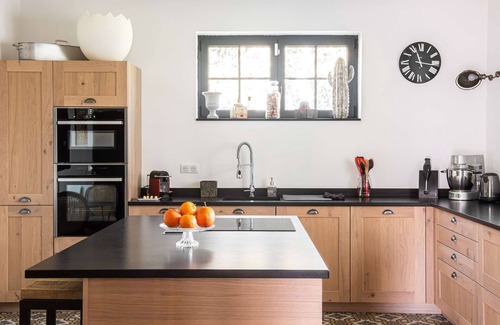 Raphele-les-Arles House | A renovated property near Arles – Sleeps 10