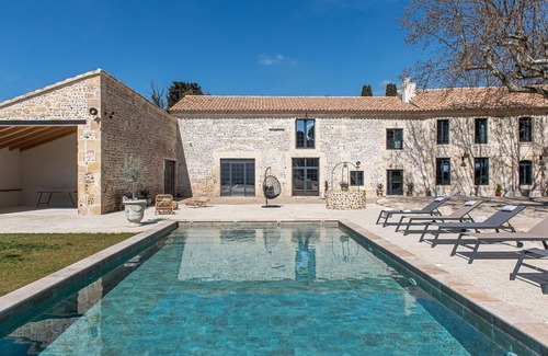 Raphele-les-Arles House | A renovated property near Arles – Sleeps 10