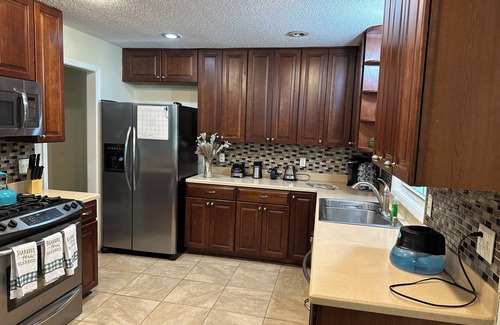 Hinesville House | A Retreat HOME away from home! Family and pet friendly! Near military base!