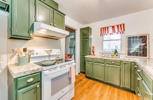 Wichita Apartment | A Retro Retreat for Shaken or Stirred Memories!