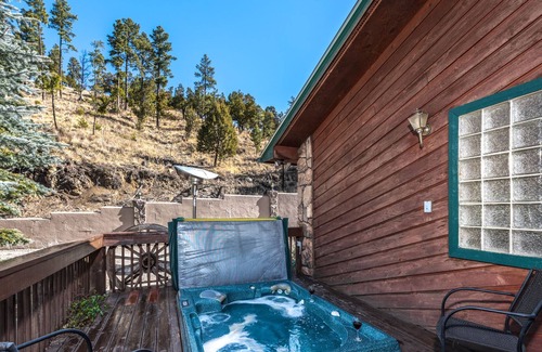 Ruidoso Cabin | A River Runs Through It, 4 Bedroom, Hot Tub, AC, Wooded, 4 TVs, Pets Allowed