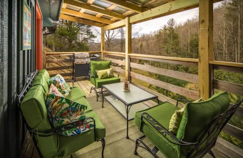 Boone Cabin | A Romantic Couples Escape surrounded by world class hiking.