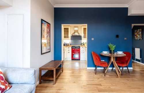 Stow-on-the-Wold Cottage | A romantic, light and airy Cotswold holiday Cottage - School House Cottage