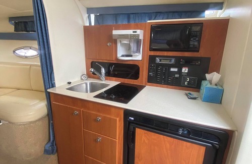 Marina del Rey Boat Rental | A romantic night for couples in the yacht in Marina del Rey, Los Angeles