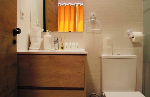 Literary Quarter Apartment | A room with a private bathroom,fridge,coffee maker,TV,in the heart of Madrid.
