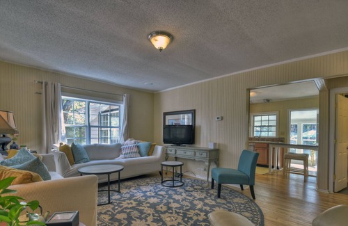Ellijay Other | A rustic modern, authentic farmhouse built in 1950 in Ellijay wine country!