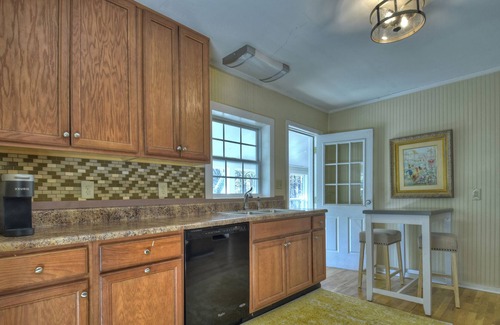 Ellijay Other | A rustic modern, authentic farmhouse built in 1950 in Ellijay wine country!