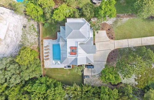 Gulf Pines House | A Sea of Blue ~ 2 Golf Carts ~ Private Pool ~ Steps to Private Beach Access