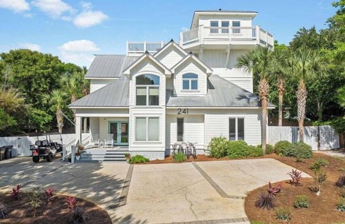 Gulf Pines House | A Sea of Blue ~ 2 Golf Carts ~ Private Pool ~ Steps to Private Beach Access