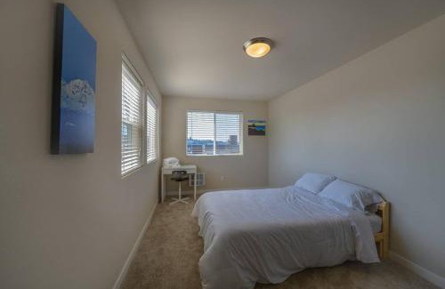 Eastlake House | A-Seattle Urban Village- GU