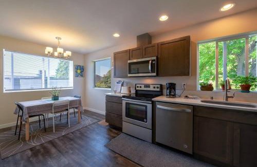 Eastlake House | A-Seattle Urban Village- GU