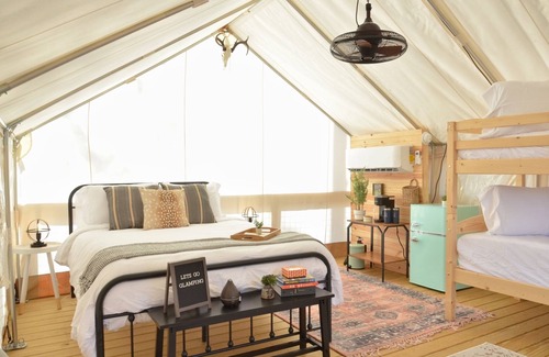 Silver Creek RV Rental | A secluded haven on 5,000 acres in NW Georgia, just 45 minutes from Atlanta and Chattanooga, and a quick 10-minute drive to downtown Rome. Explore private trails along the Etowah river, bask in wildlife, and gaze at mesmerizing stars. Your perfect es