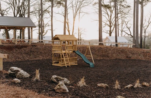 Silver Creek RV Rental | A secluded haven on 5,000 acres in NW Georgia, just 45 minutes from Atlanta and Chattanooga, and a quick 10-minute drive to downtown Rome. Explore private trails along the Etowah river, bask in wildlife, and gaze at mesmerizing stars. Your perfect es