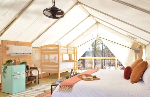 Silver Creek RV Rental | A secluded haven on 5,000 acres in NW Georgia, just 45 minutes from Atlanta and Chattanooga, and a quick 10-minute drive to downtown Rome. Explore private trails along the Etowah river, bask in wildlife, and gaze at mesmerizing stars. Your perfect es