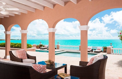 Venetian Road Settlement Villa | A Secluded Mediterranean Villa in the Heart of Turtle Tail